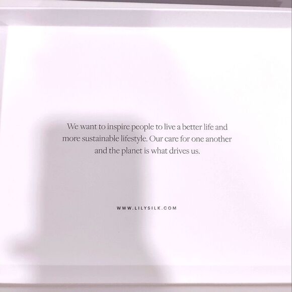 LILYSILK Gift Box Set with Red Ribbon SET OF 4 - Picture 4 of 6